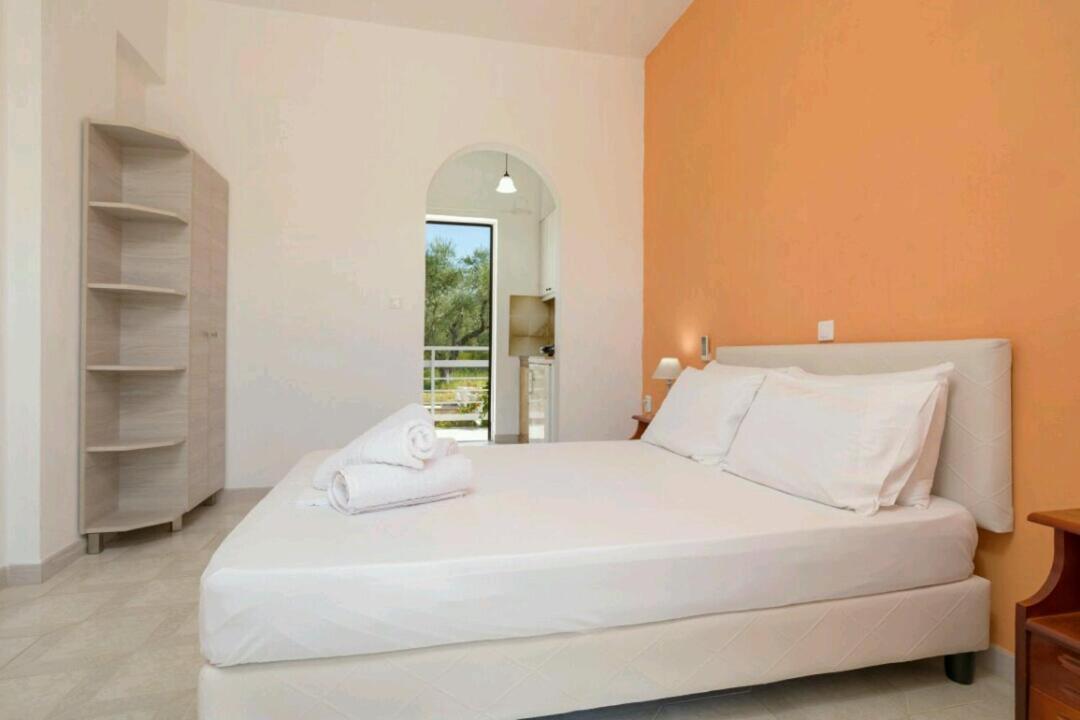 Eleni Studios & Apartments Alykes  Luaran gambar